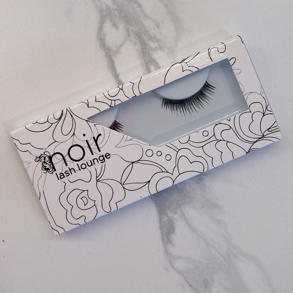 NWT False Lashes - Picture 1 of 3